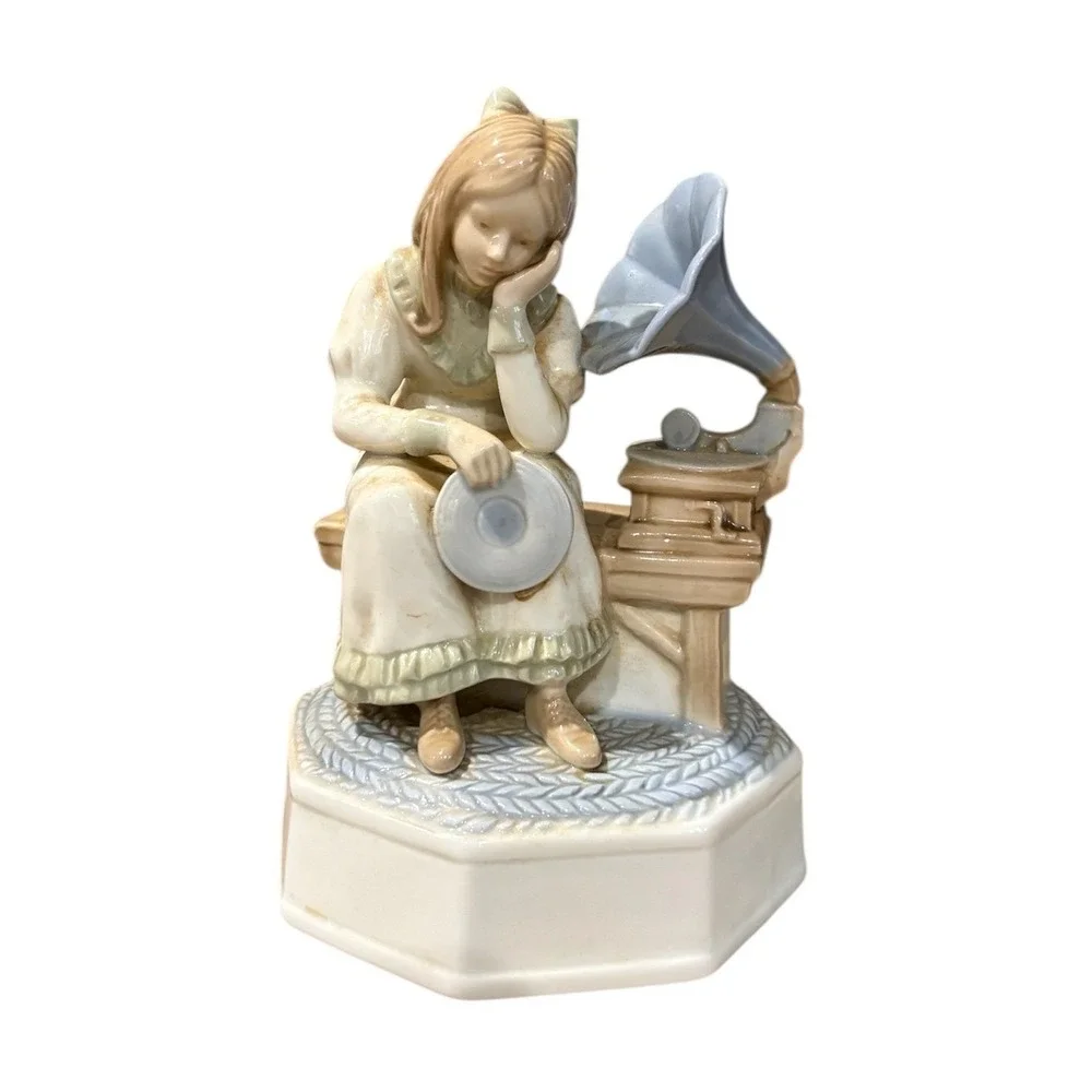 Gibson Multicolor Music‎ Box Girl with Gramophone Otagiri Japan Small